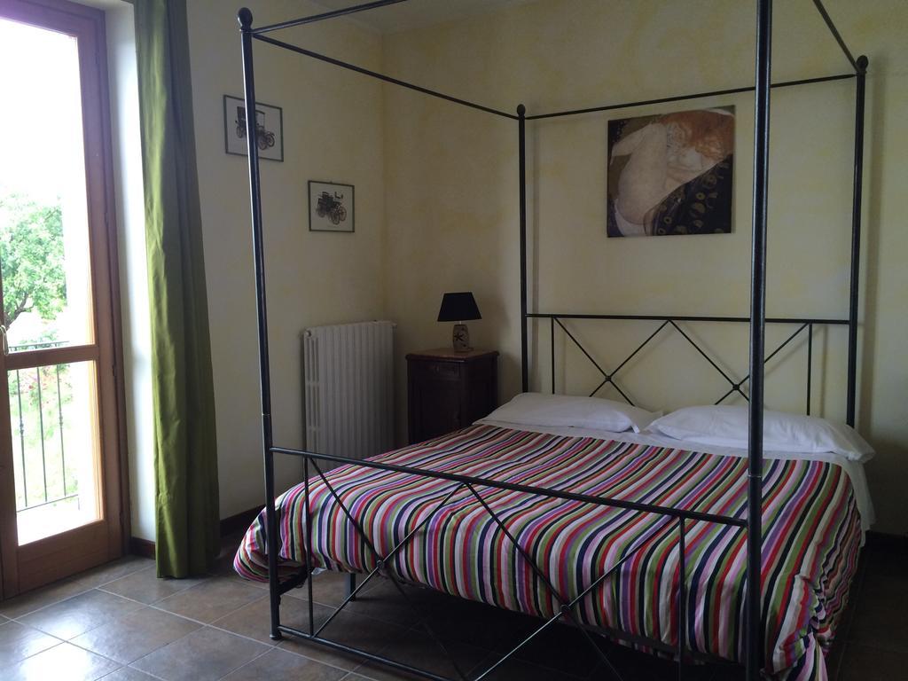 La Terrazza Del Barbaresco Bed and Breakfast Neviglie Δωμάτιο φωτογραφία