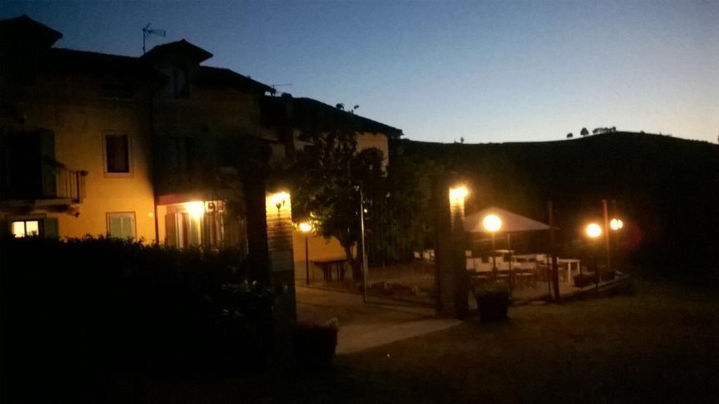 La Terrazza Del Barbaresco Bed and Breakfast Neviglie Εξωτερικό φωτογραφία