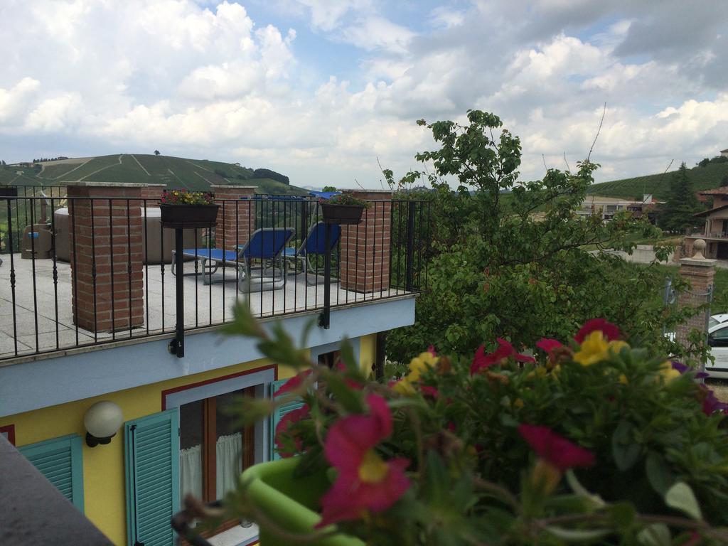 La Terrazza Del Barbaresco Bed and Breakfast Neviglie Δωμάτιο φωτογραφία