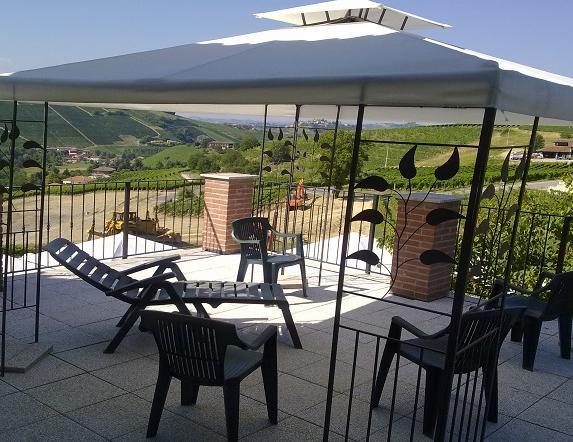 La Terrazza Del Barbaresco Bed and Breakfast Neviglie Εξωτερικό φωτογραφία