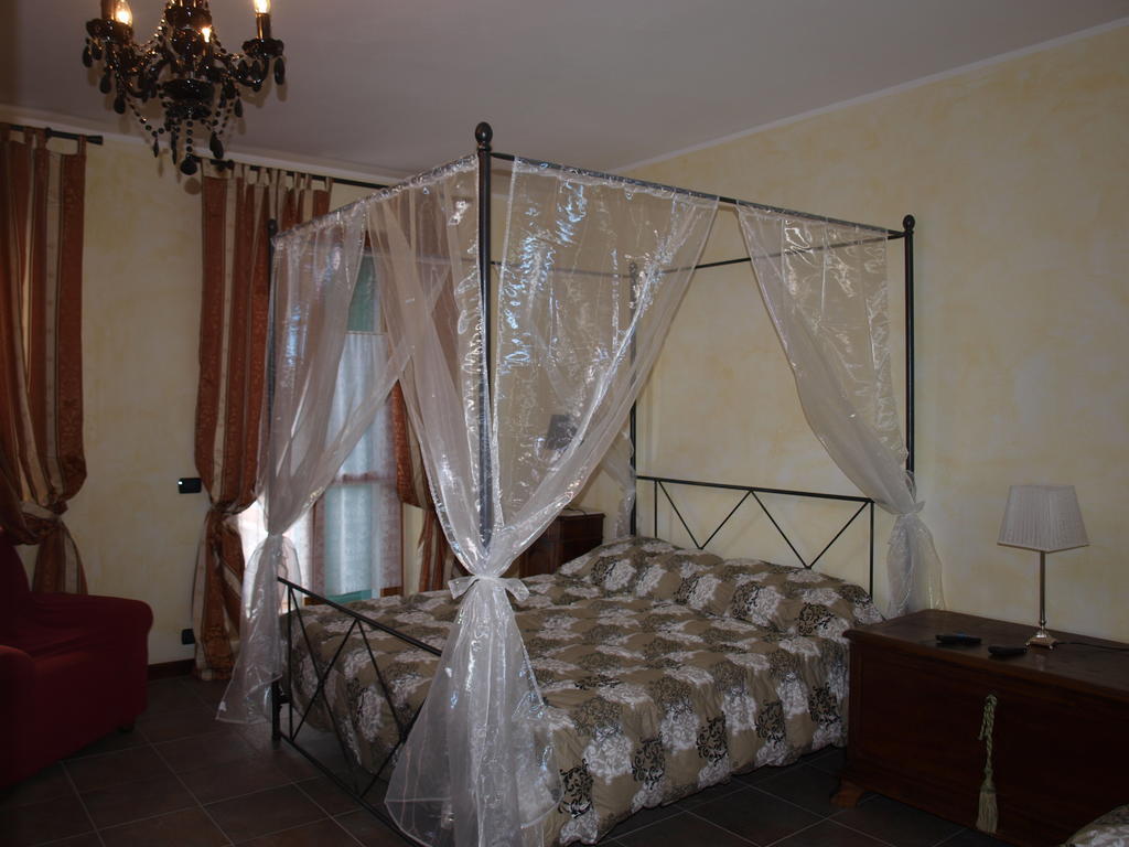La Terrazza Del Barbaresco Bed and Breakfast Neviglie Δωμάτιο φωτογραφία