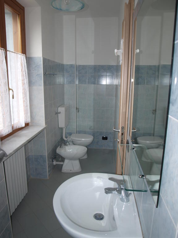 La Terrazza Del Barbaresco Bed and Breakfast Neviglie Δωμάτιο φωτογραφία