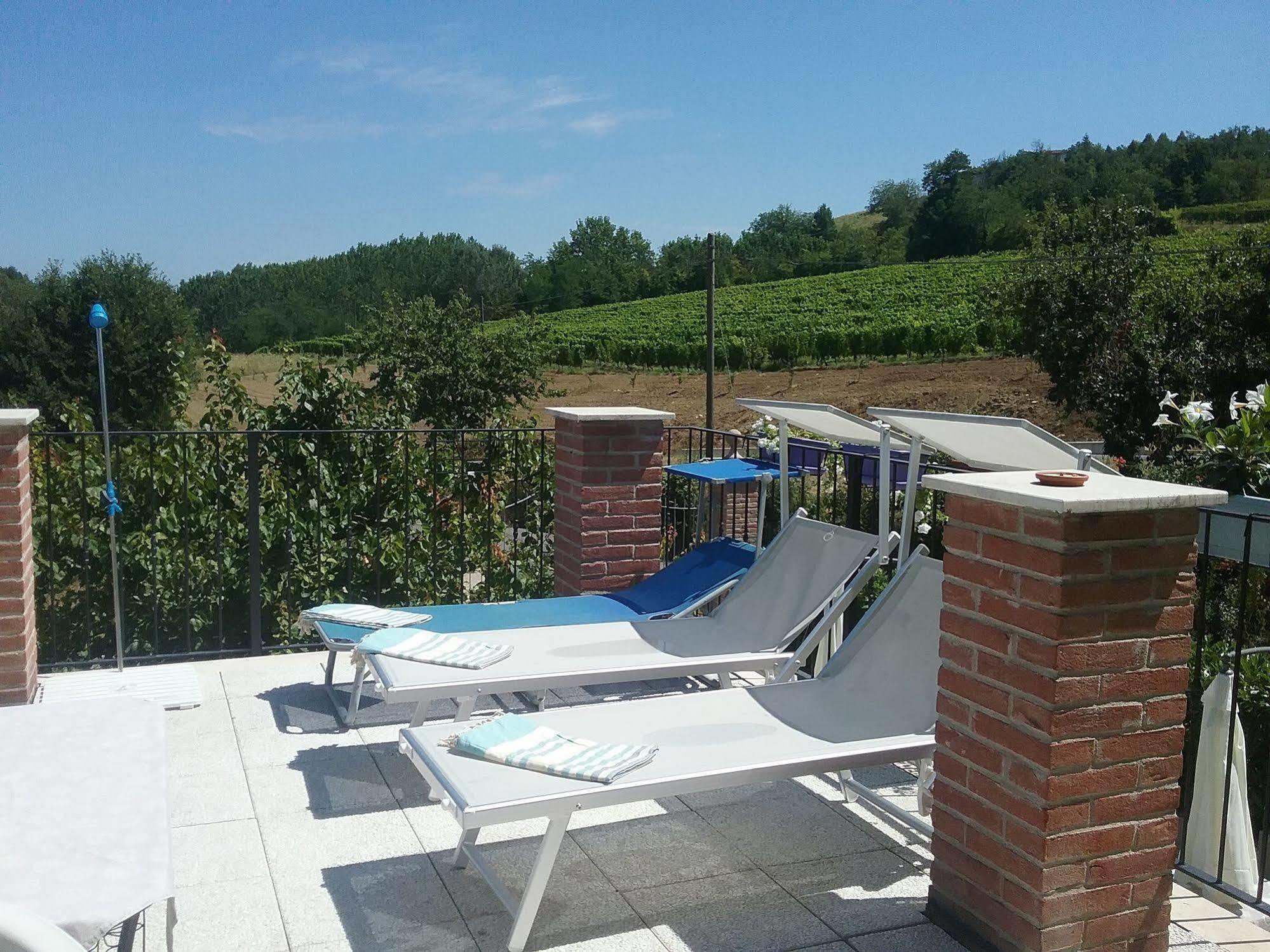 La Terrazza Del Barbaresco Bed and Breakfast Neviglie Εξωτερικό φωτογραφία